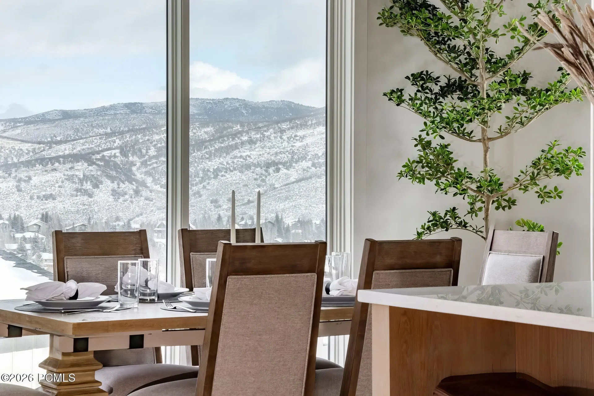 Dining space in a Midway mountain home