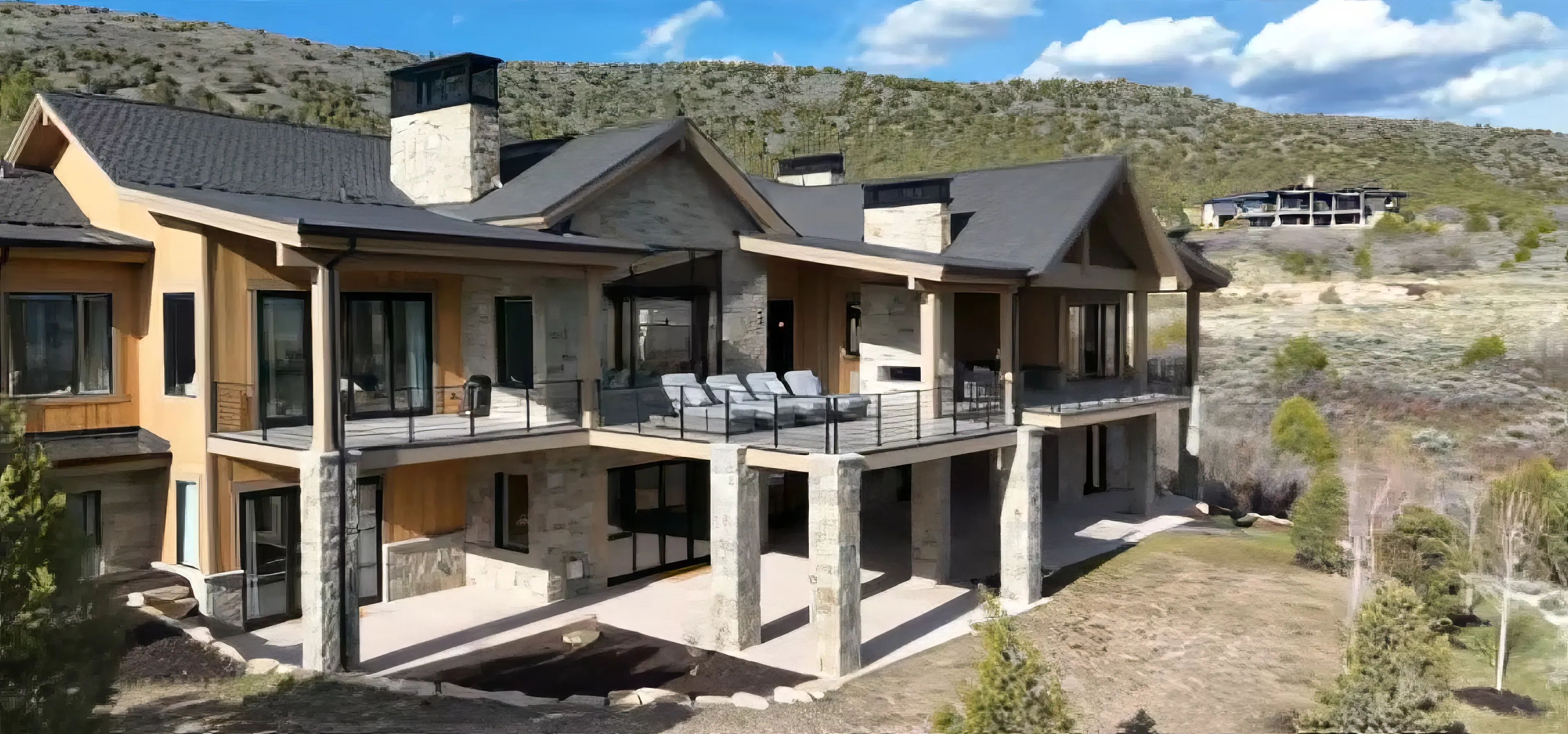 2566 Boulder Top Way architectural feature
